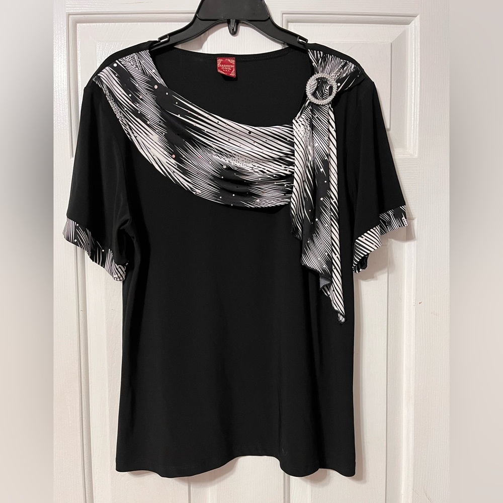 Black Cute Top Decorated with Sequined Scarf